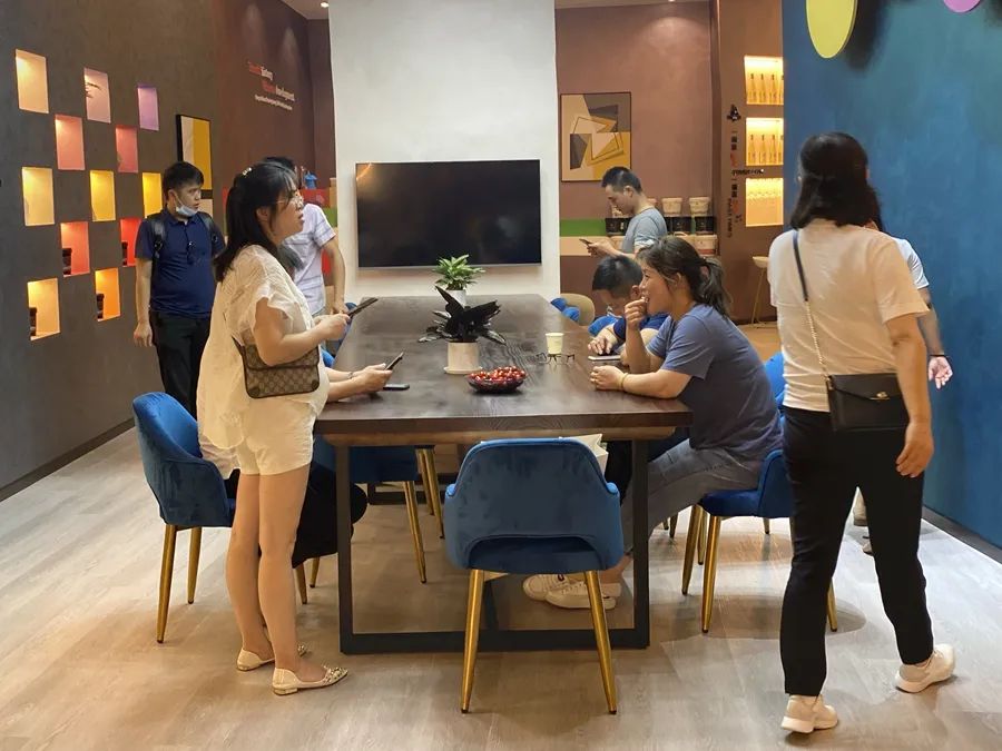 广州建博会第2天，帝卡斯&威尼托展馆持续火爆！